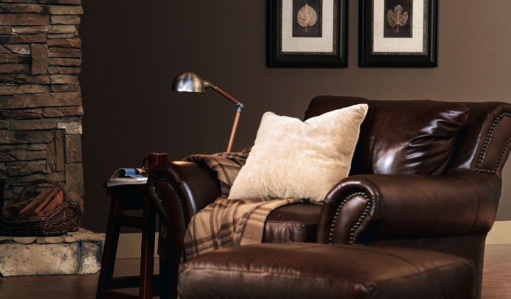 color of walls with brown furniture